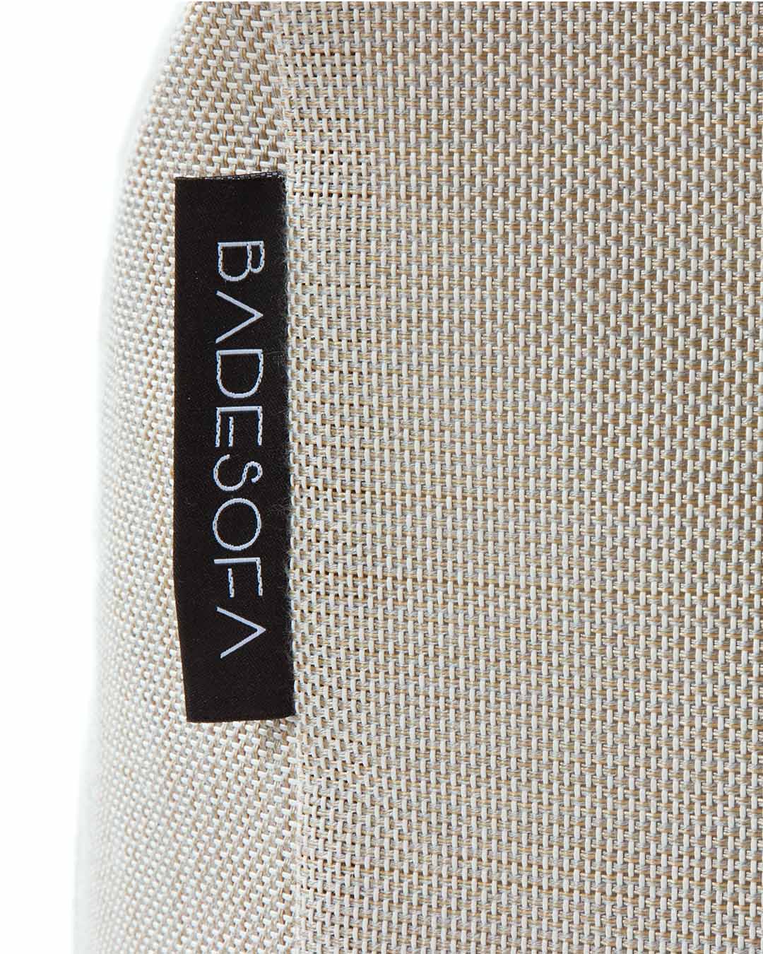 Detailaufnahme des uv-beständigen Outdoorstoffs vom Poolsofa.