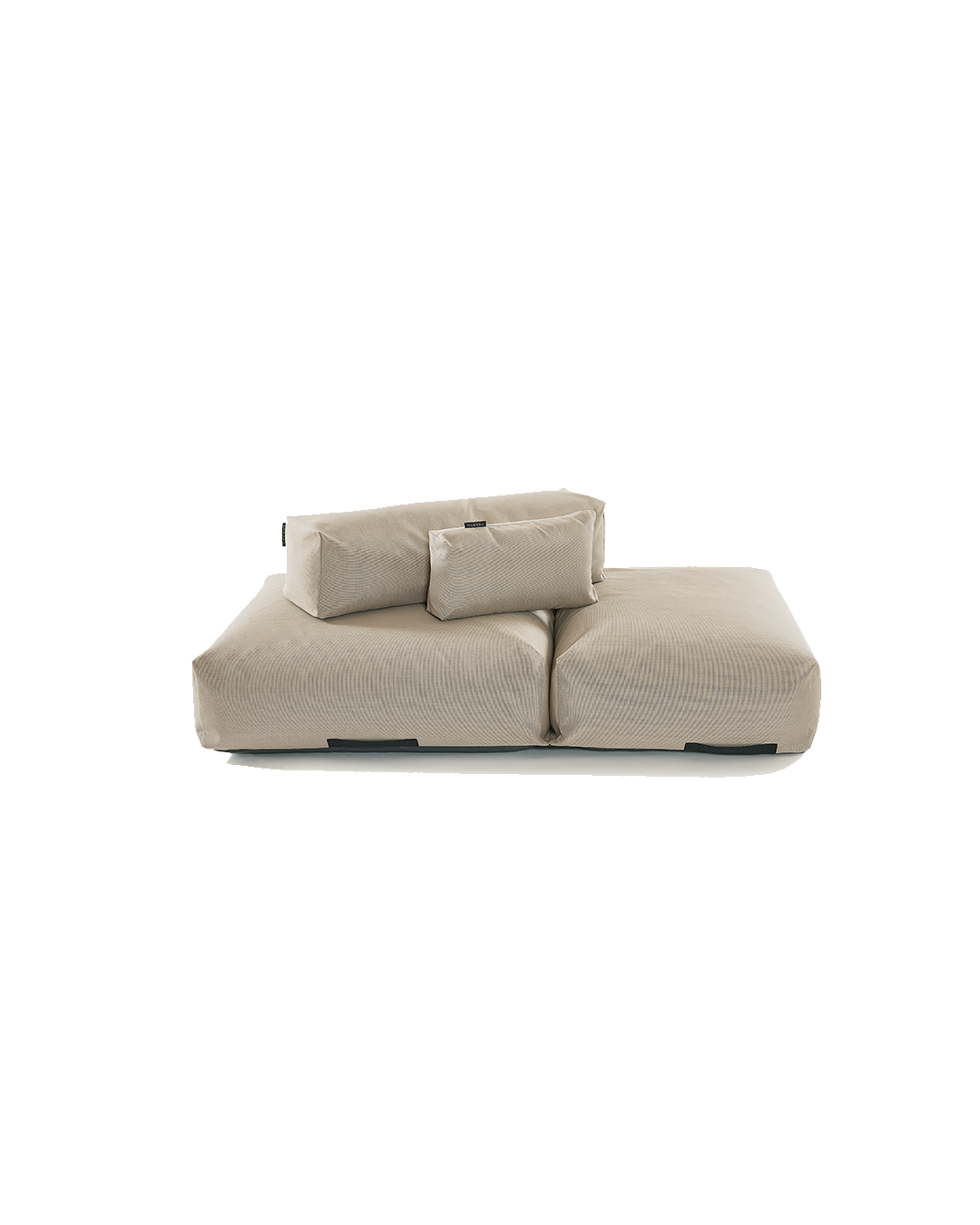 Seitenansicht Poolsofa Double in Beige, das flexible Rückenkissen steht quer auf der Matratze und ein Relaxkissen davor. $ Poolsofa Double + Relaxkissen Small